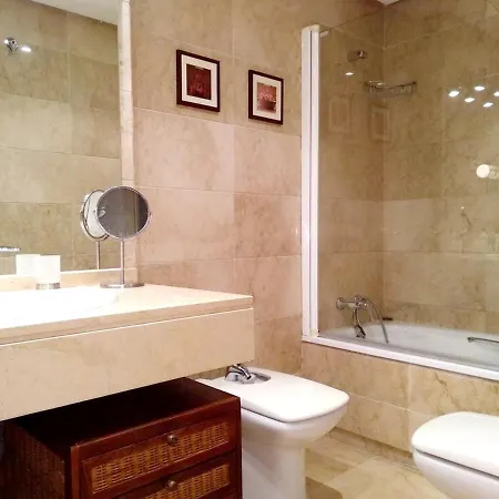 With 2 Bedrooms In With Shared Pool Furnished Terrace And Wifi 300 M From The Beach Apartamento Marbella